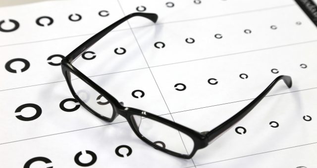眼鏡と視力検査